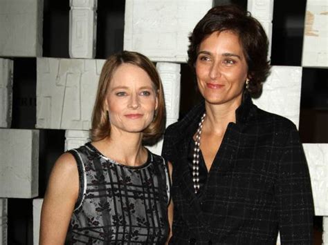 Jodie Foster’s wife gets restrainin­g order against obsessed fan